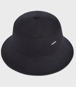 قبعة دلو الأسود